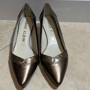 Anne Klein iflex kitten heels bronze